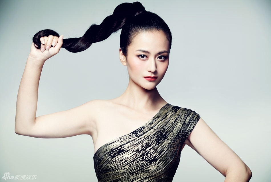 组图:杨婷婷打女写真曝光 性感帅气两肩挑_高清图集_新浪网