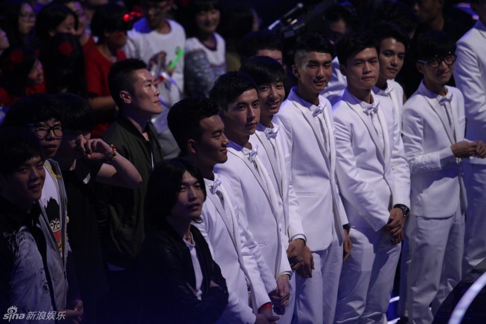 组图:华晨宇快男夺冠欧豪惜败 春春笔笔拥抱_高清图集_新浪网