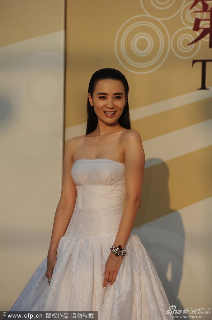 金鸡百花电影节 小宋佳白裙亮相