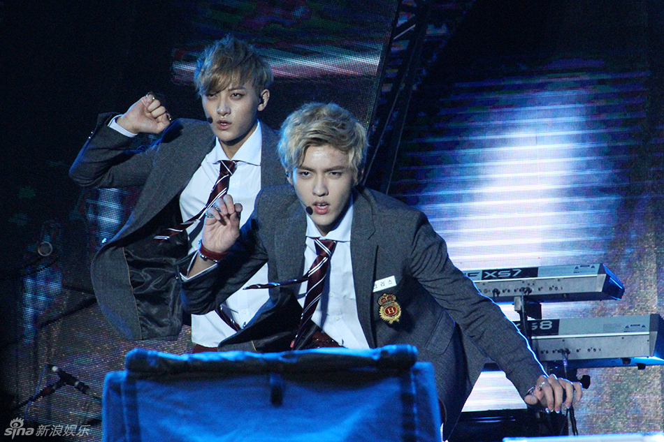 新浪娱乐讯 今年显少在内地演出的exo-m日前空降上海与歌迷国庆狂欢.