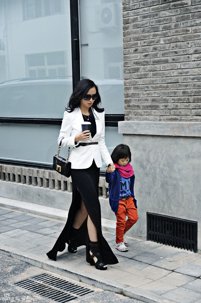 组图:翁虹携女时髦出街 时尚风范大气高端_高清图集_新浪网