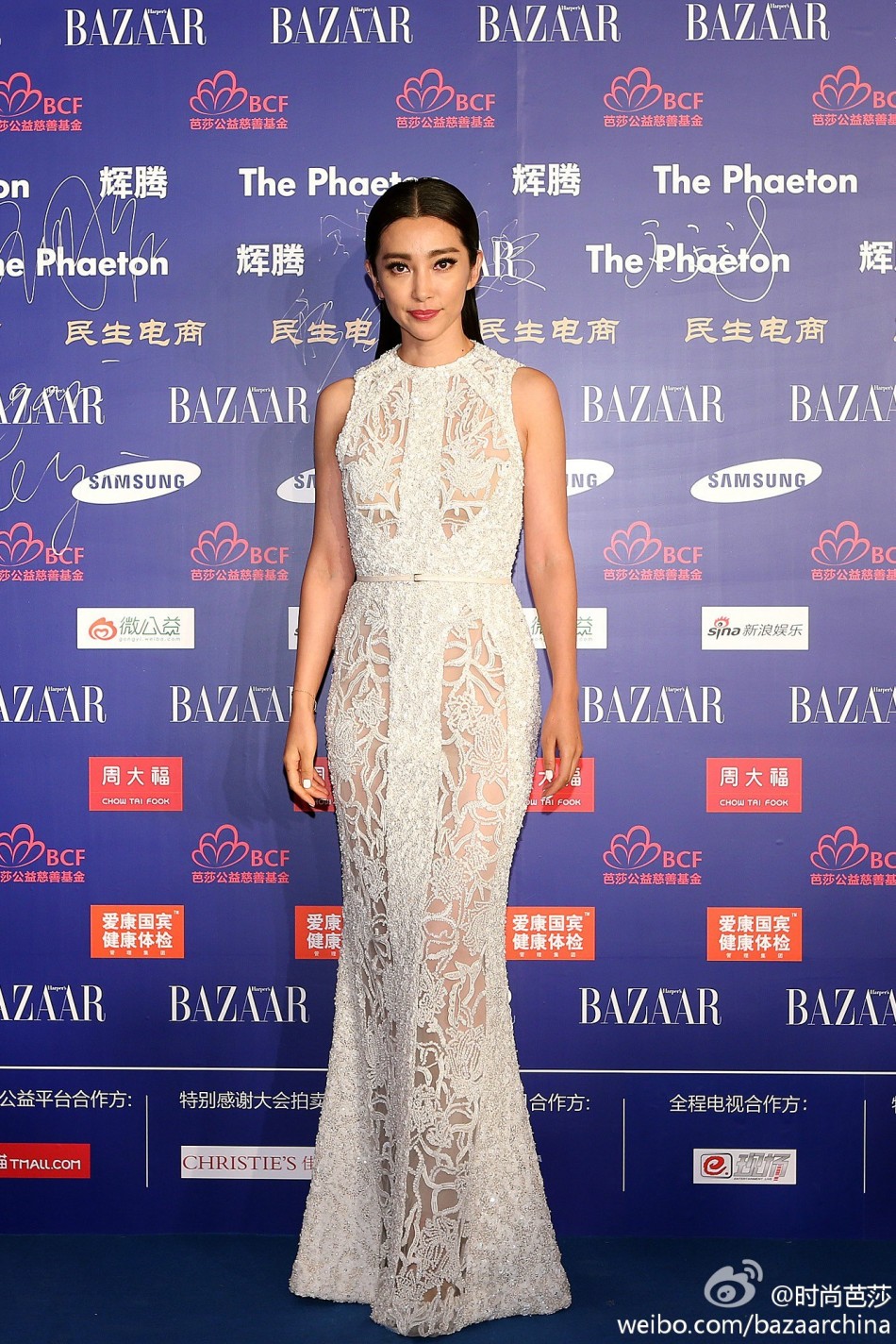 李冰冰透视修身长裙优雅亮相红毯