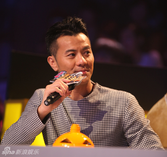 组图:《麦王争霸》晋级赛打响 梁君诺回巢_高清图集_新浪网