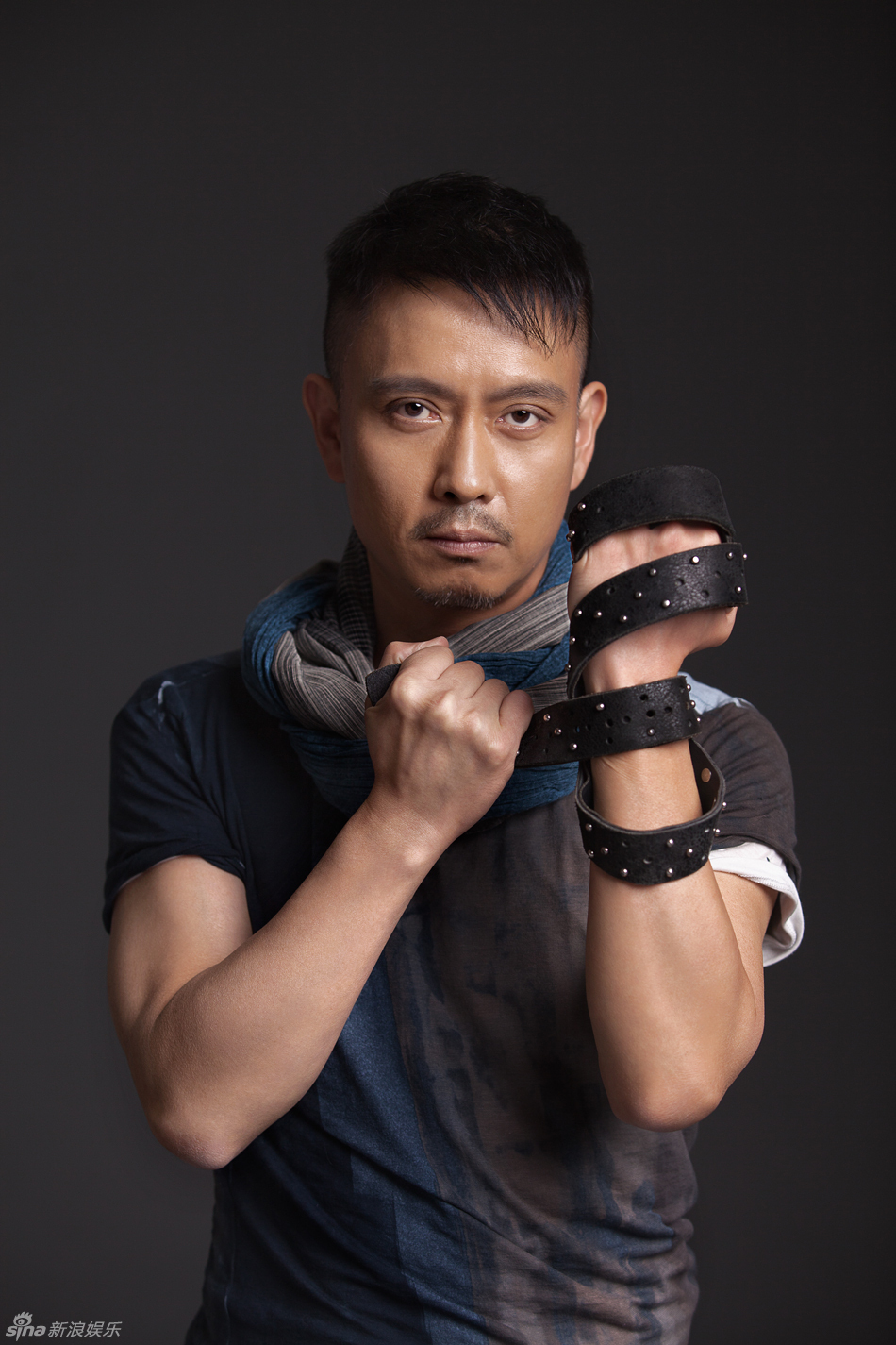 谢君豪硬朗有型