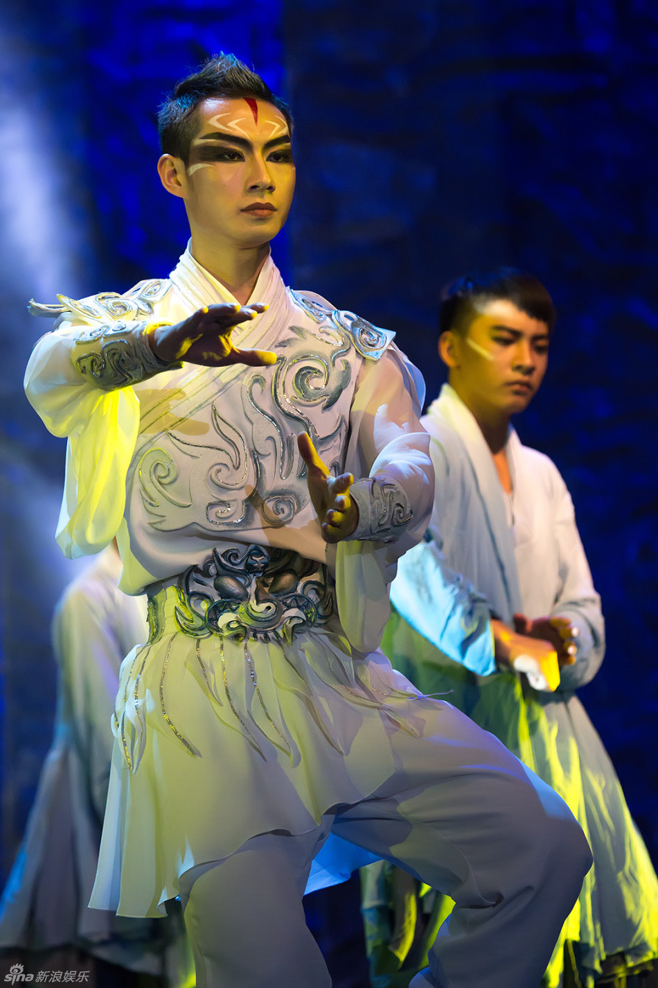 春晚总导演冯小刚观看清风子高空调息表演