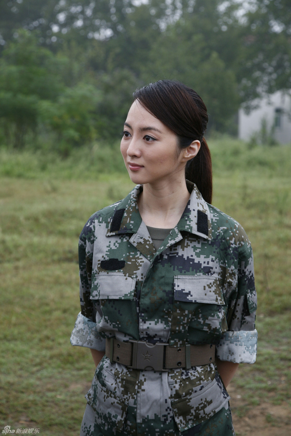 组图:主持人李蜜军营探班 变身魅力女兵_高清图集_新浪网