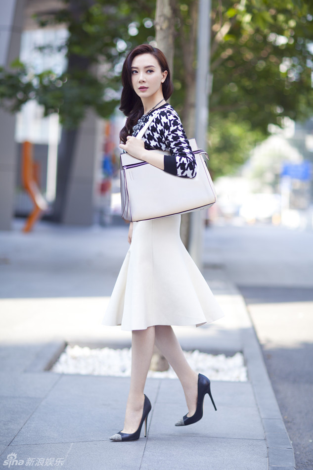 组图:陈数深秋时尚街拍再展经典魅力风_高清图集_新浪网