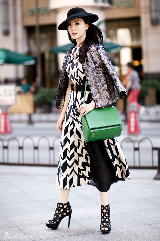 组图:陈数深秋时尚街拍再展经典魅力风_高清图集_新浪网