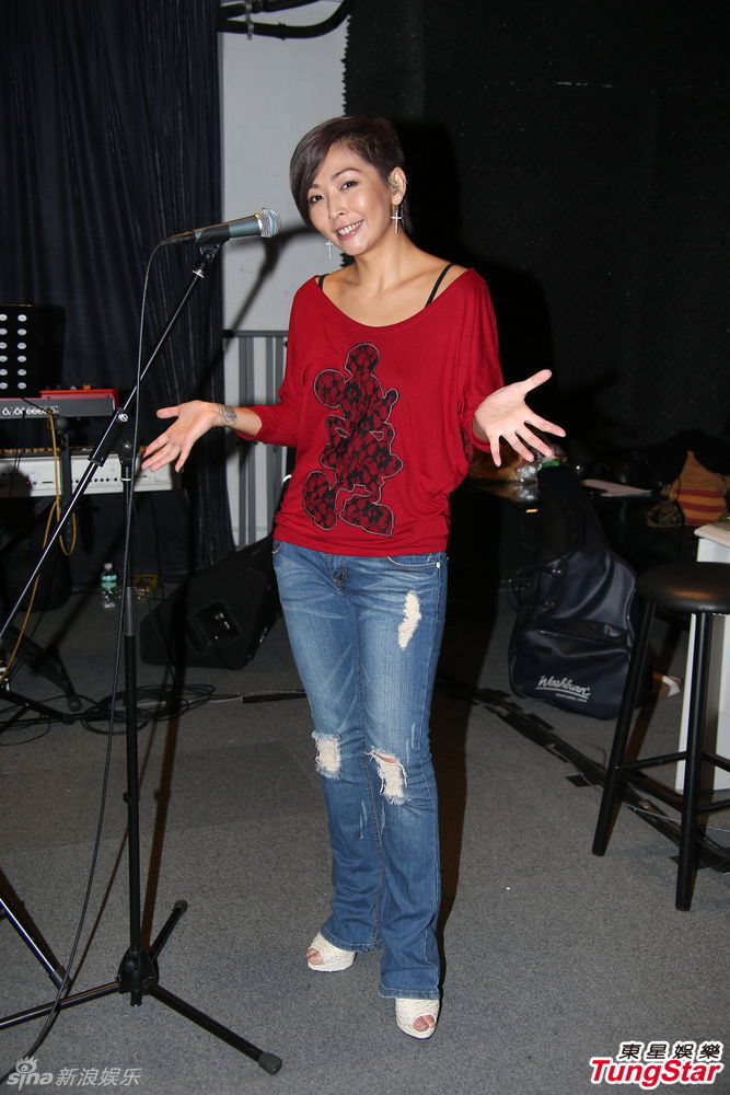 林晓培周末开秀彩排忙 送小礼物予粉丝