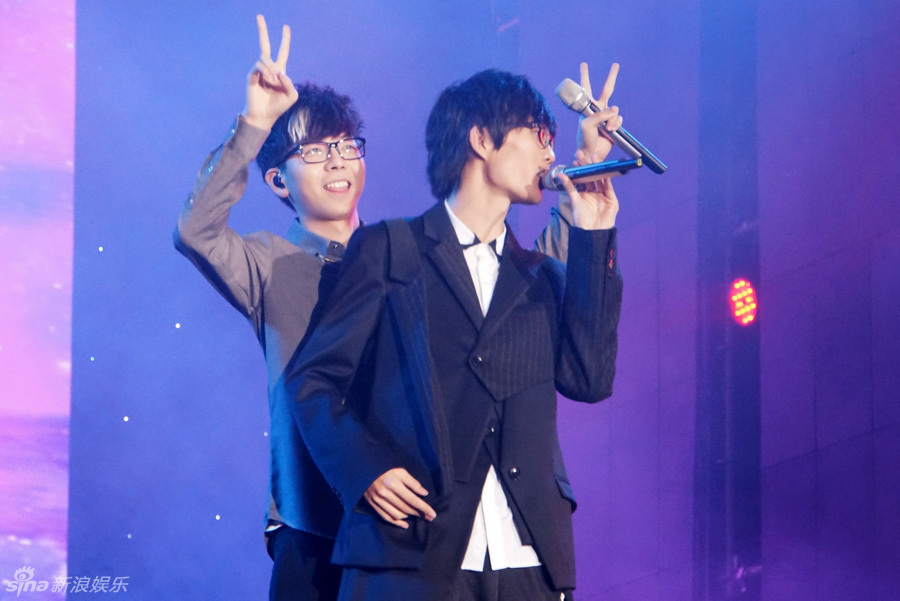 胡夏许嵩上演基情四射