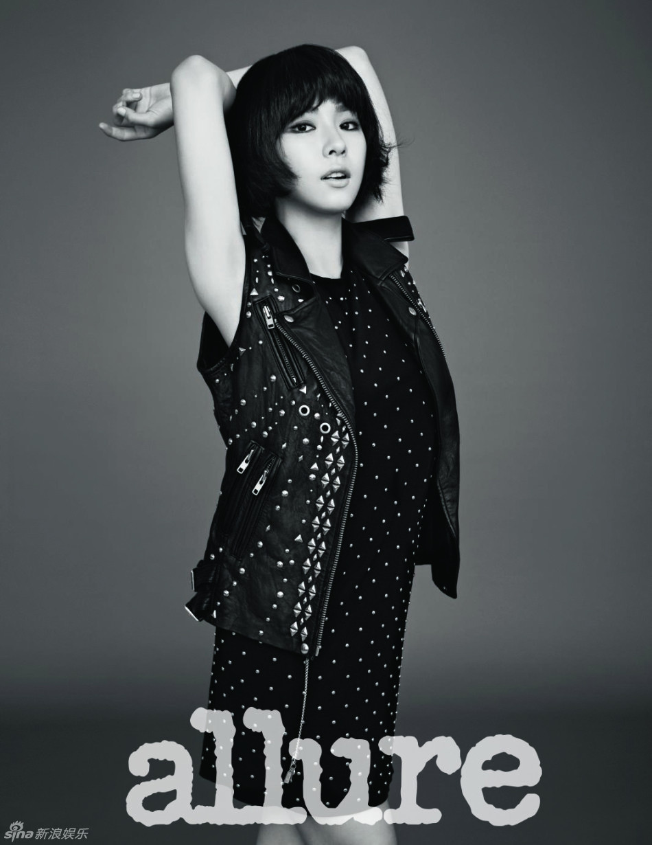 申世京黑白短发写真