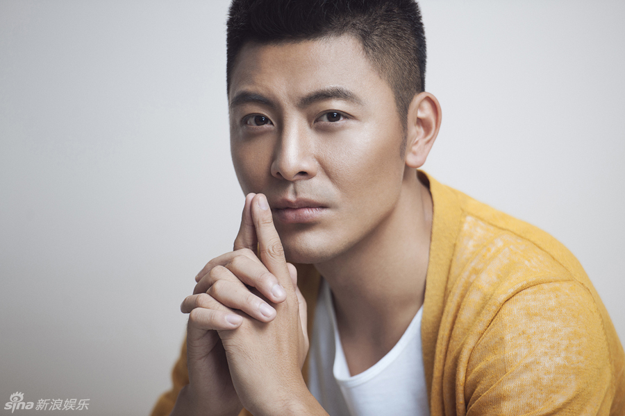 吴其江暖秋写真 调皮大男孩展魅力笑容