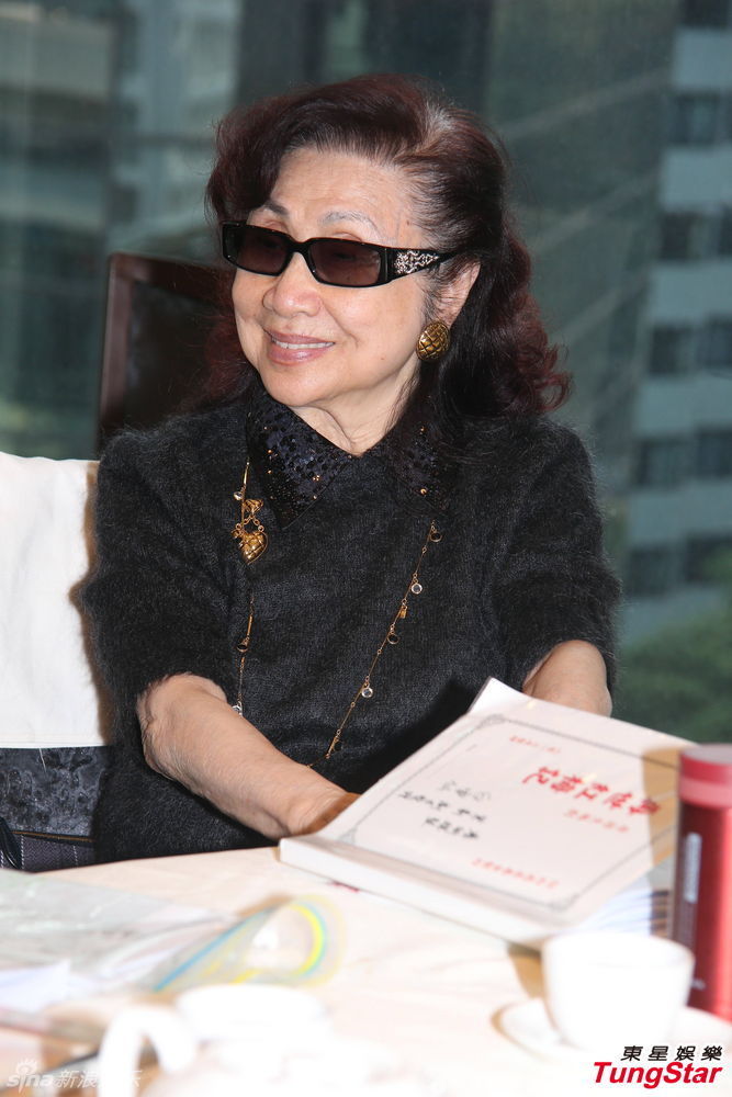 组图:白雪仙梅雪诗纪念任剑辉 贵气珠宝环身_高清图集_新浪网