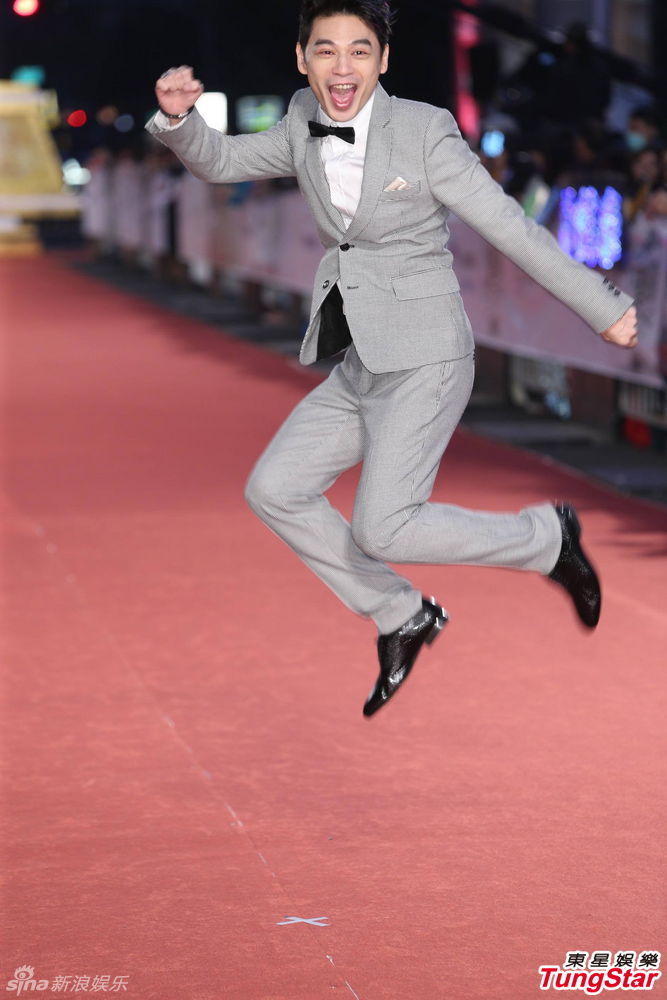 现场尖教景⒑Ｐ枪獯蟮台湾艺人阿ken红毯星光大道台湾阿ken内裤照