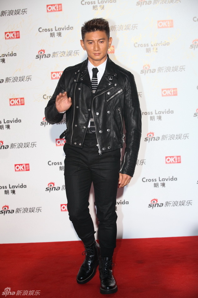 组图:众星亮相街拍盛典 王珞丹运动吴奇隆酷帅_高清图集_新浪网