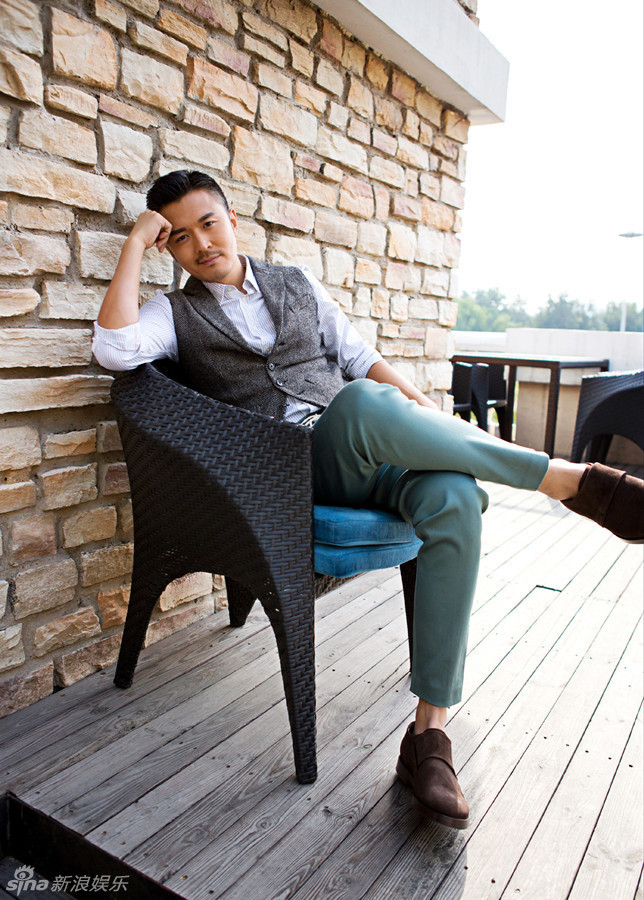 于小伟尽显男士成熟魅力