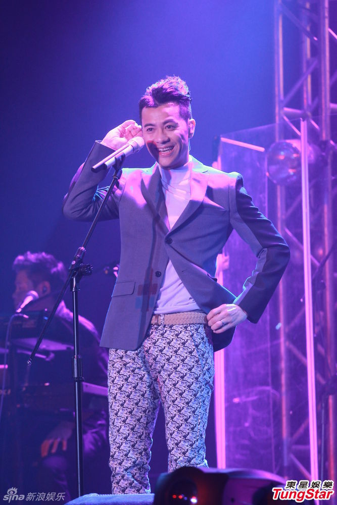 梁汉文即将生日,当日一众好友苏永康,许志安,吴国敬等捧场,送上猪猪