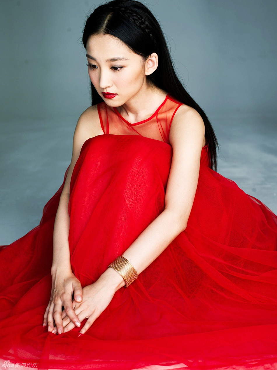 组图:张可佳时尚写真透视薄纱露性感事业线_高清图集_新浪网