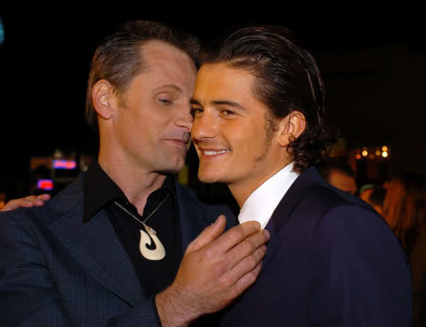 组图:奥兰多与维果后台暧昧旧照 被传同性恋情_高清图集_新浪网