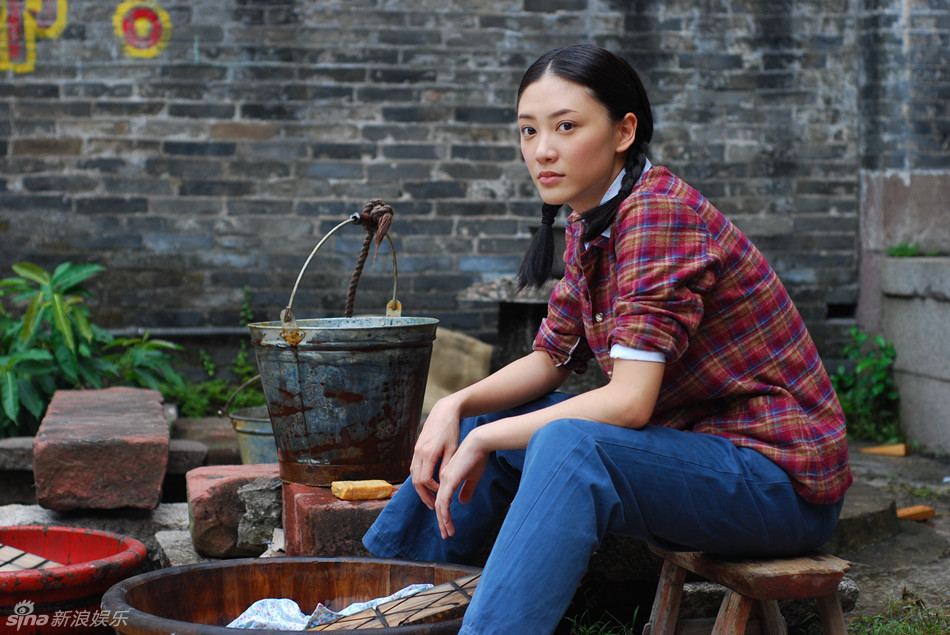 组图:《纯真的年代》应采儿演绎潮知青_高清图集_新浪网