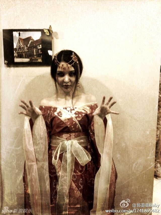 郭美美晒恐怖僵尸造型