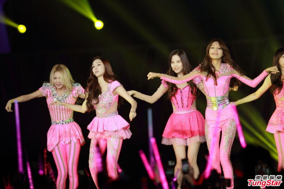 【2013.11.10】【音乐】少女时代香港开唱 热舞短裤秀长腿卖萌