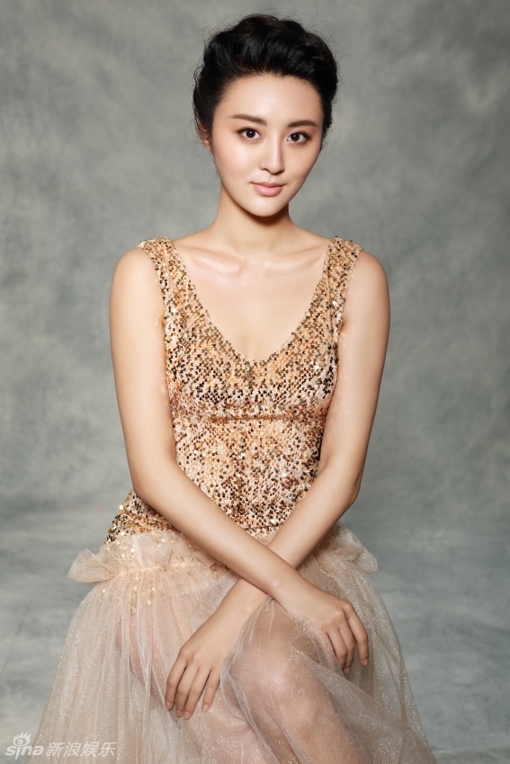 火凤凰甘露性感写真演绎百变俏丽