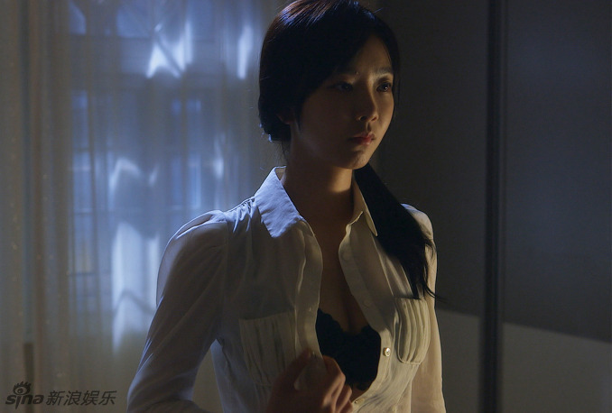 组图:裴涩琪新片色诱75岁老人 秀胸罩露乳沟_高清图集_新浪网