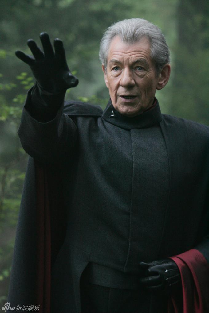 指环王甘道夫拍戏被误认乞丐施舍零钱