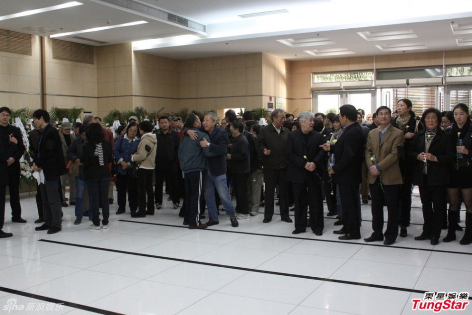 组图:"秦五爷"黄达亮追悼会 上影演员送行_高清图集_新浪网