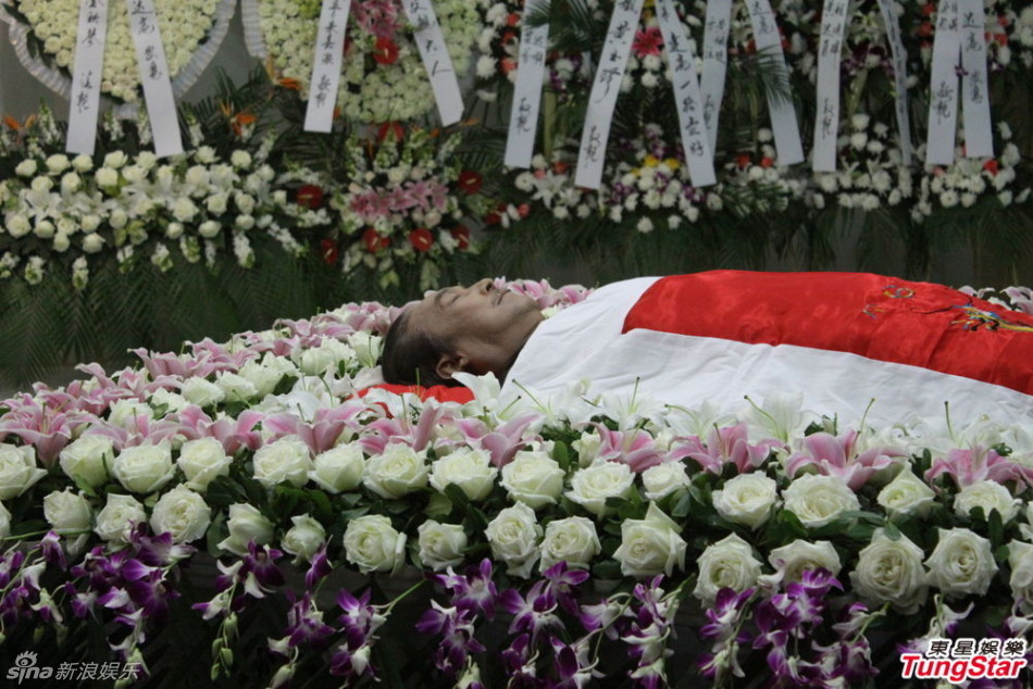 组图:"秦五爷"黄达亮追悼会 上影演员送行_高清图集_新浪网