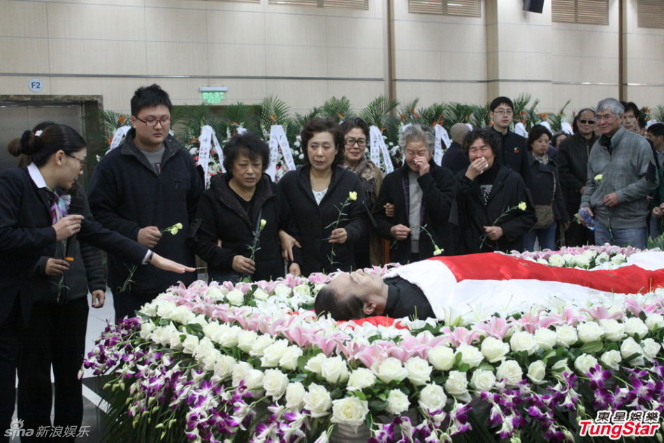 组图:"秦五爷"黄达亮追悼会 上影演员送行_高清图集_新浪网