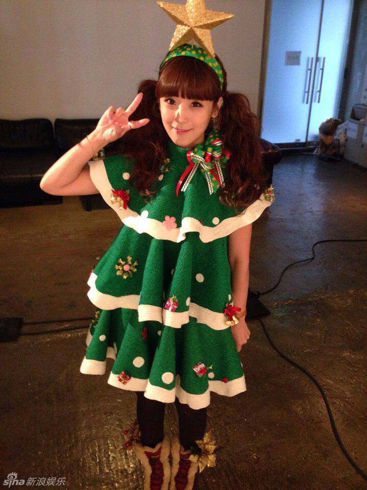 【2013.11.18】【明星】女团 crayonpop曝新曲造型变圣诞树