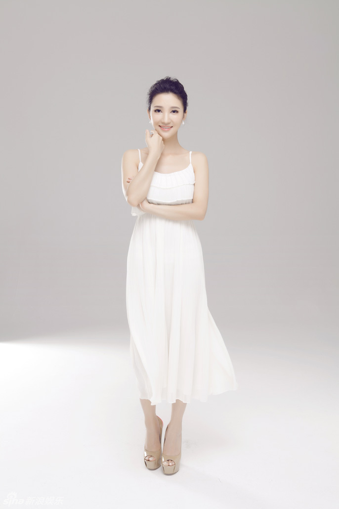 卢莹写真大片抹胸长裙飘逸脱俗