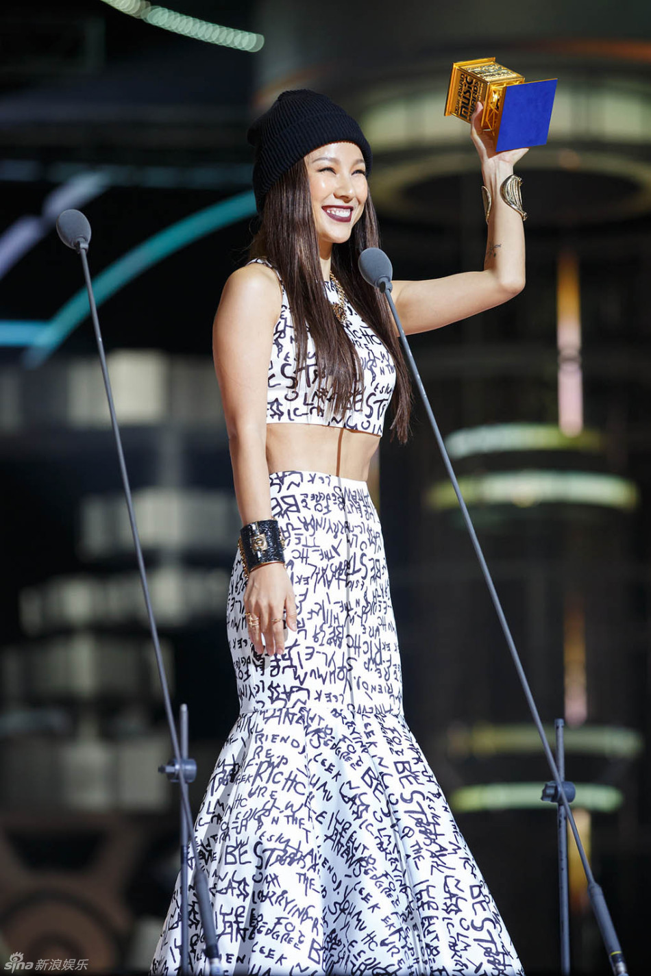 组图:g-dragon包揽2013mama四奖创佳绩_高清图集_新浪网