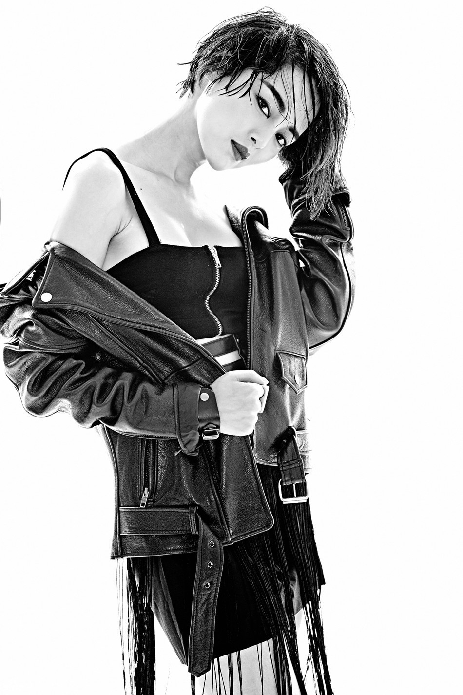 辛芷蕾湿身魅惑出镜 变狂野摇滚女郎