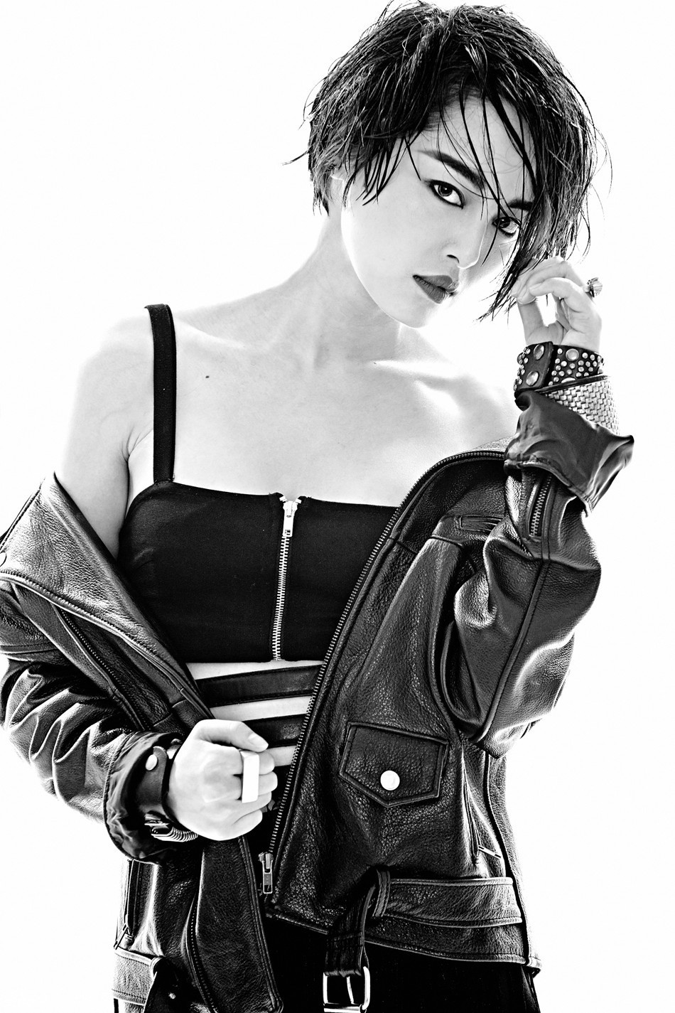 组图:辛芷蕾湿身魅惑出镜 变狂野摇滚女郎_高清图集_新浪网