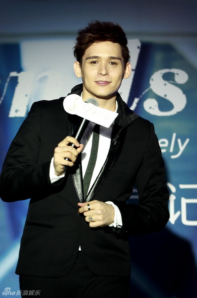 倪安东举办新专辑发布会