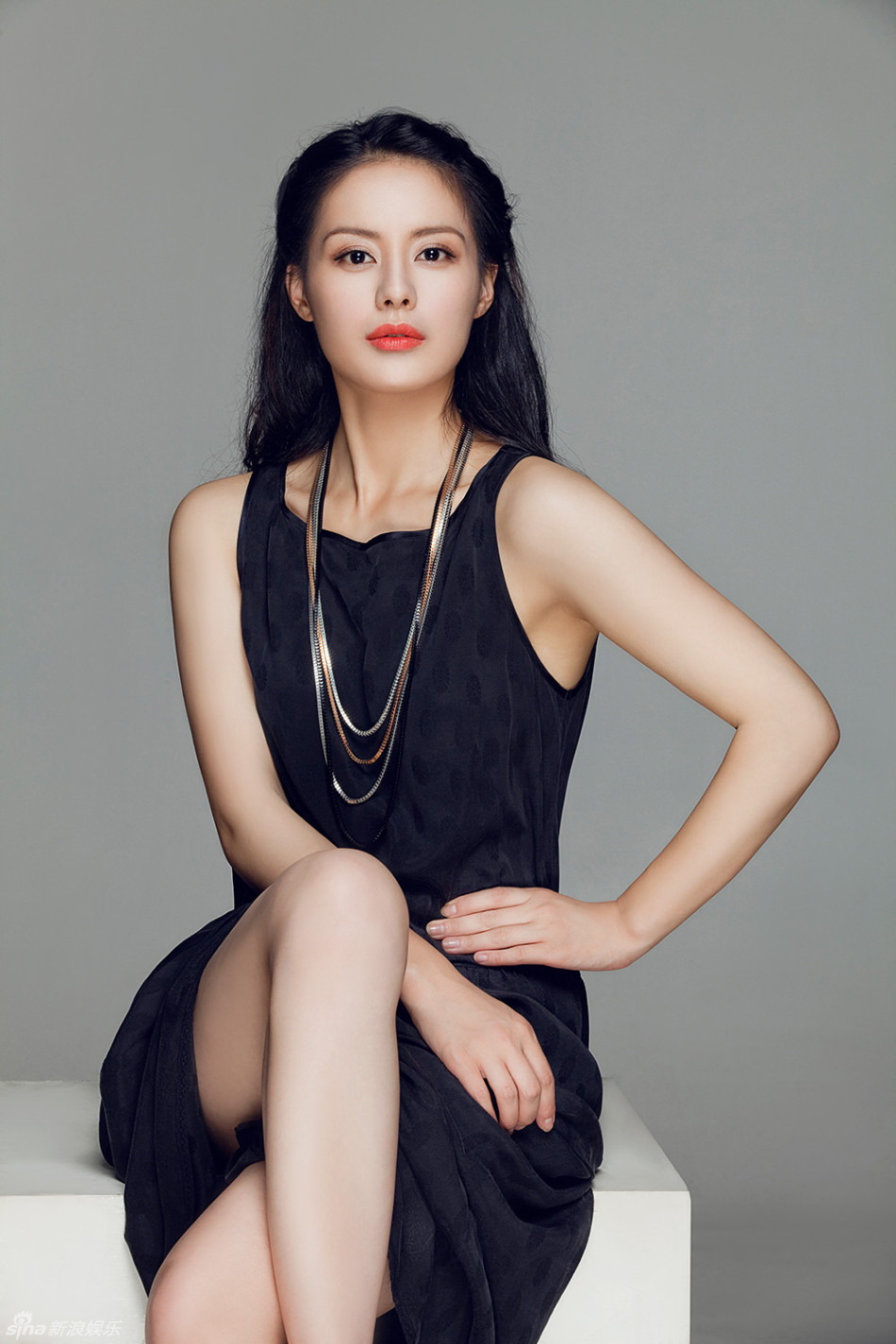 组图:王力可性感俏皮照曝光 上演冰火对决_高清图集_新浪网