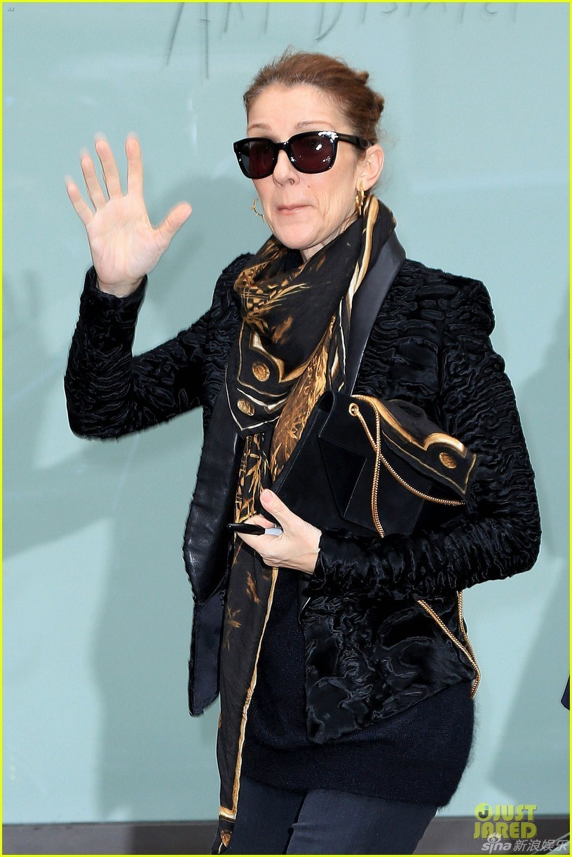 席琳迪翁黑超遮面尽显天后风采