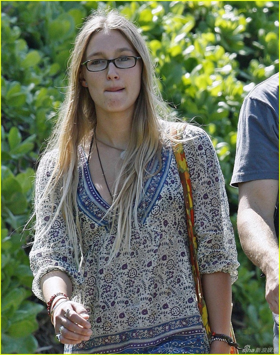 保罗-沃克与小女友贾斯敏恩爱瞬间