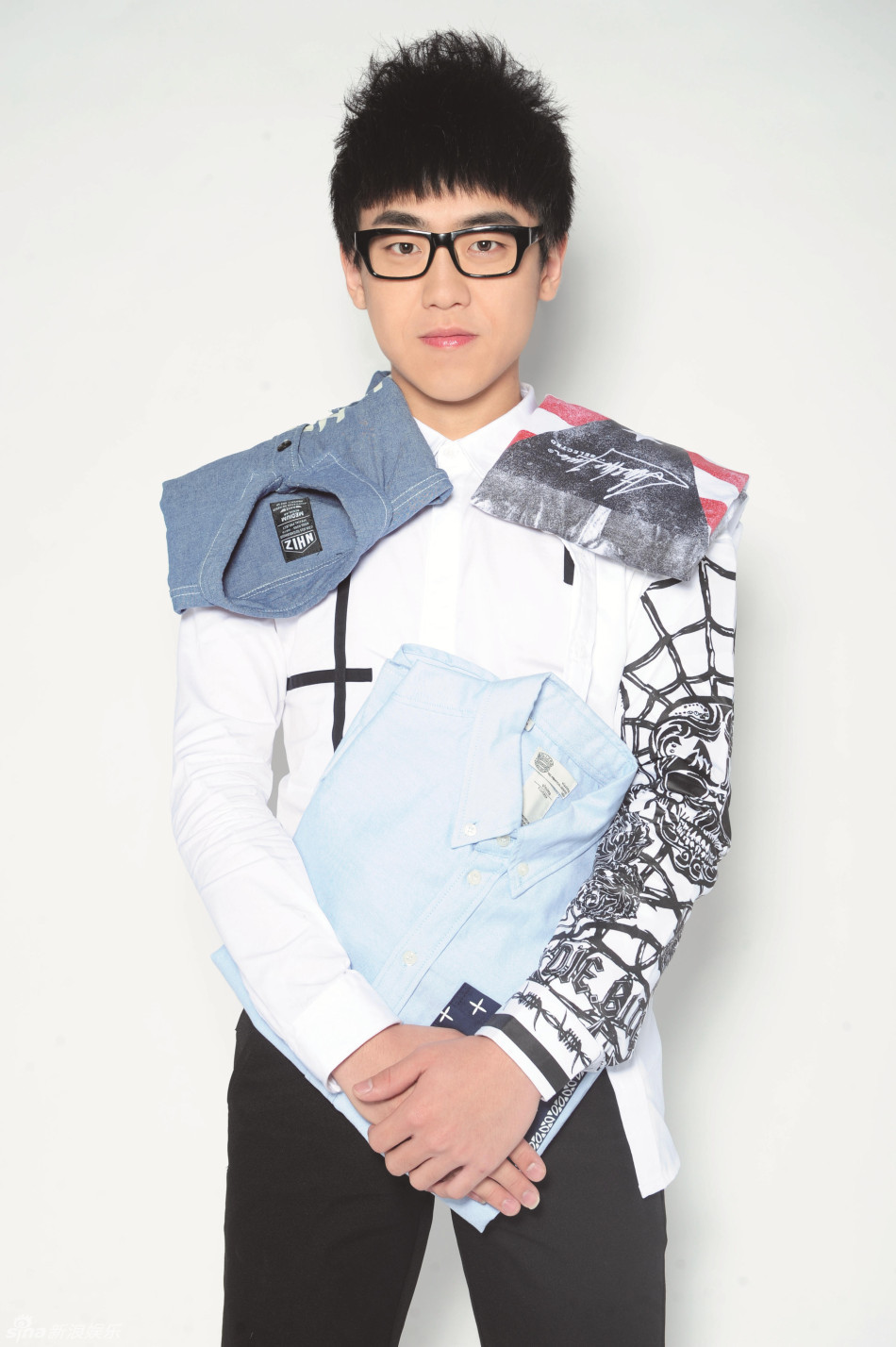 组图:刘心曝光最新杂志写真 大胆尝试拼接时尚_高清图集_新浪网