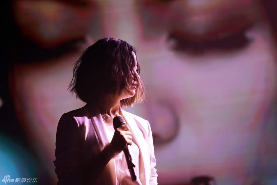 姚贝娜ep首唱会 (2)