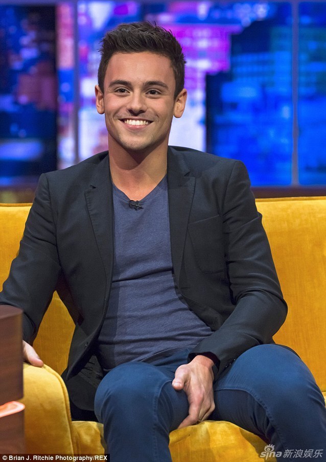 戴利称与男友一见钟情:是我主动的