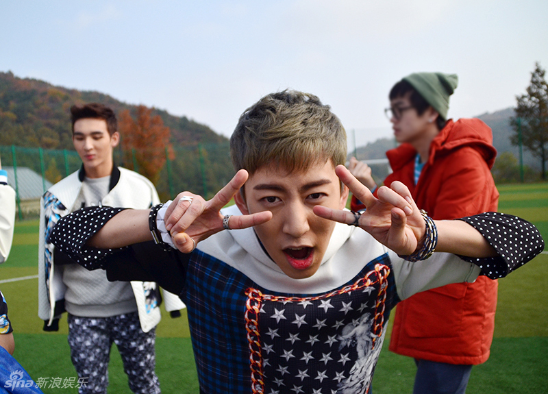 组图:timez新歌mv花絮曝光 寒冬拍泳戏_高清图集_新浪网