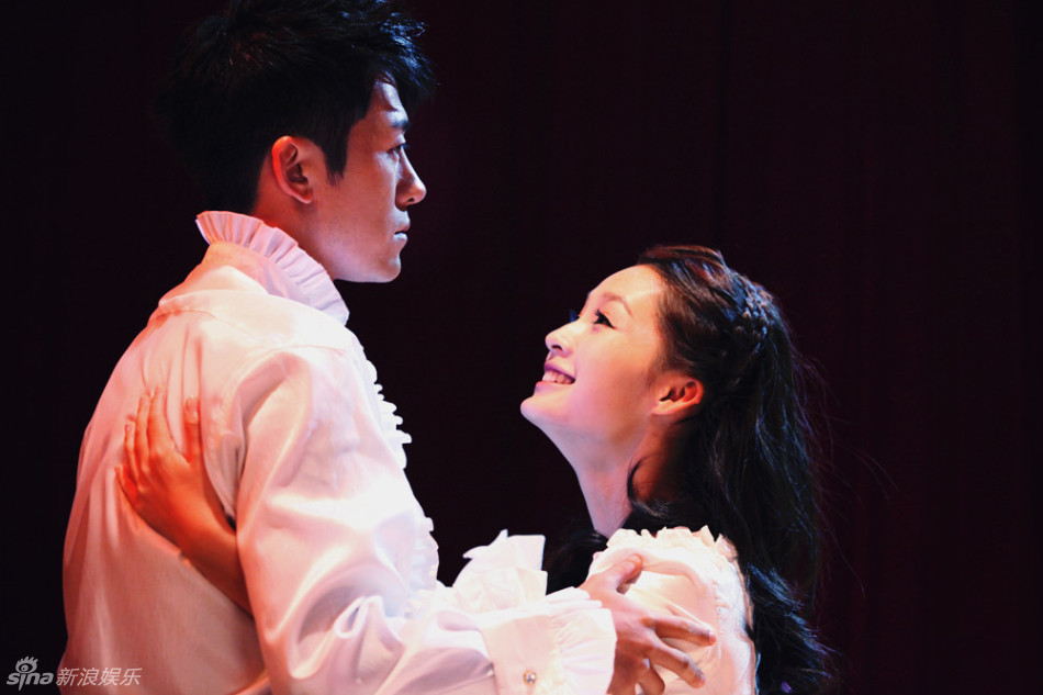 组图:《花开半夏》再曝剧照 多角恋引爱情混战_高清图集_新浪网