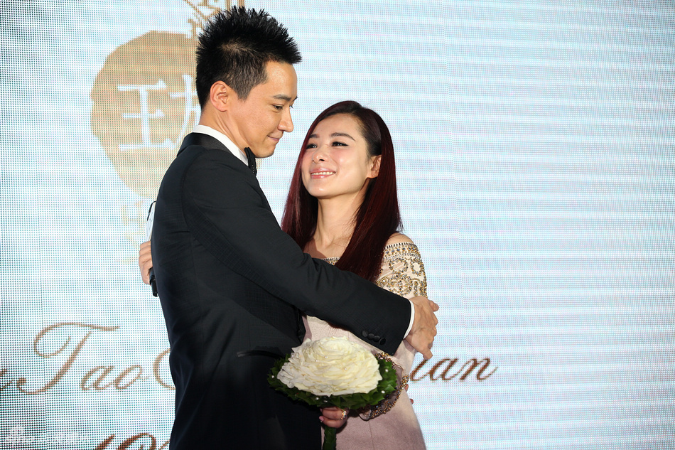 组图:刘璇北京补办婚礼与老公深情舌吻_高清图集_新浪网