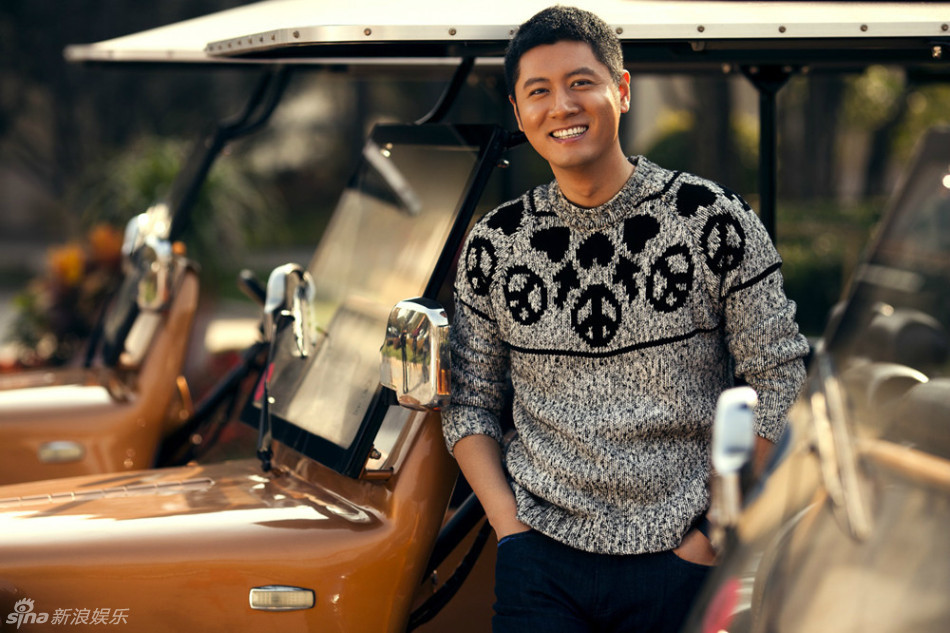 新浪娱乐讯 近日任重受邀为某杂志拍摄了一组封面大