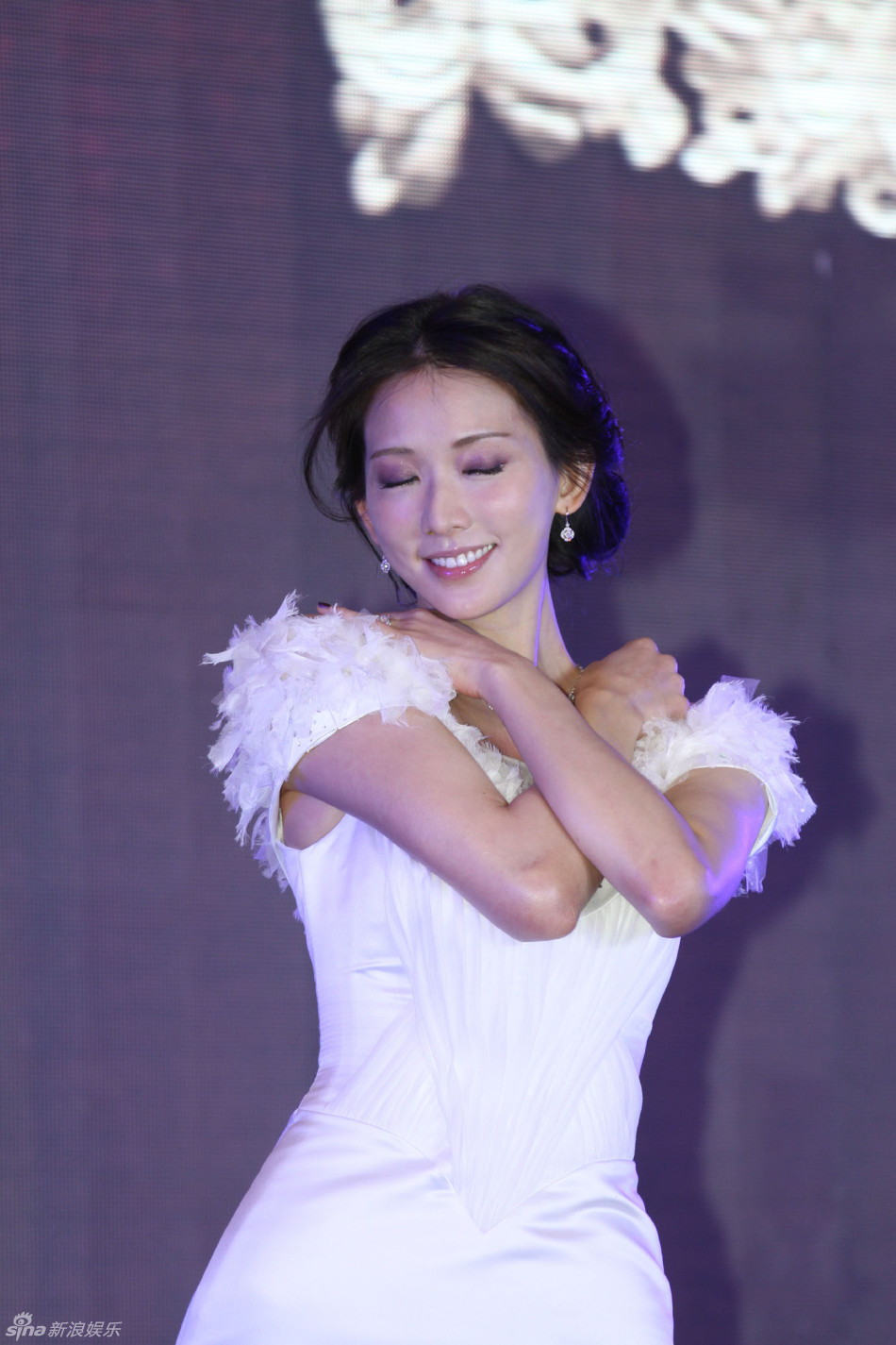 林志玲出席代言活动 起舞助兴似仙女下凡