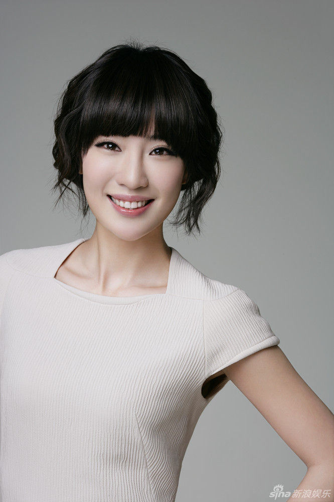 马晓灿清新写真双手合十期待完美爱情